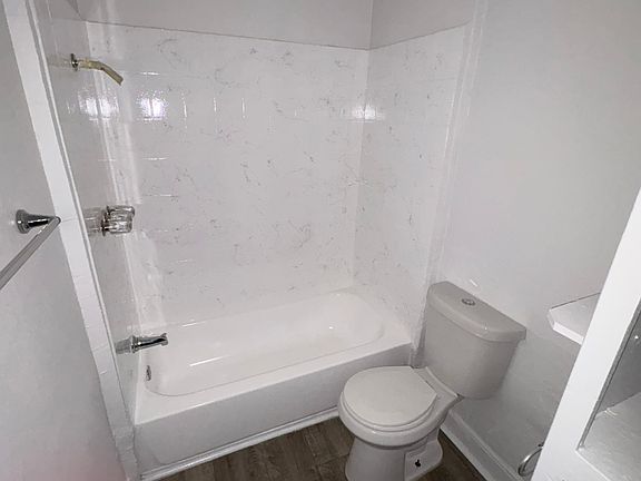 3rd image of 2828 Consol Ave #14