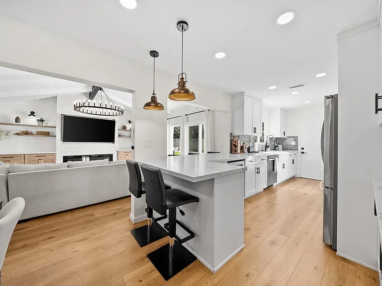 7404 Margerum Ave — Photo 1