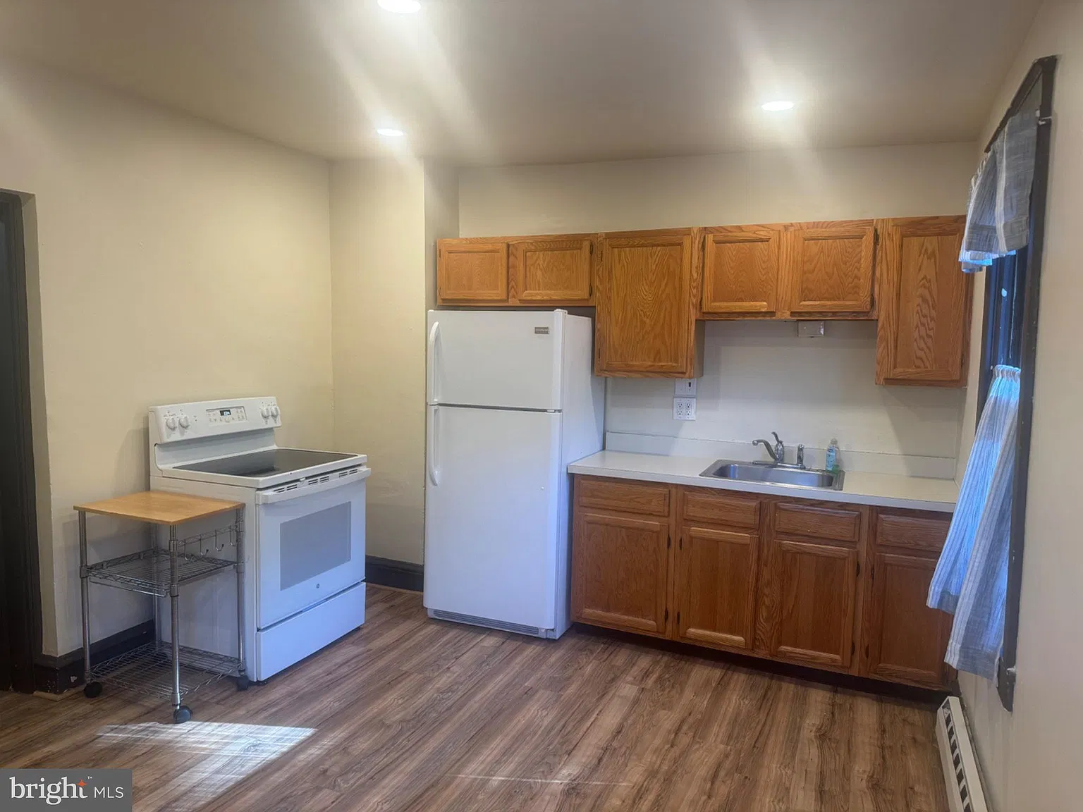 1 bed, 1.0 bath, 6226 sqft, $1,295 — Photo 2