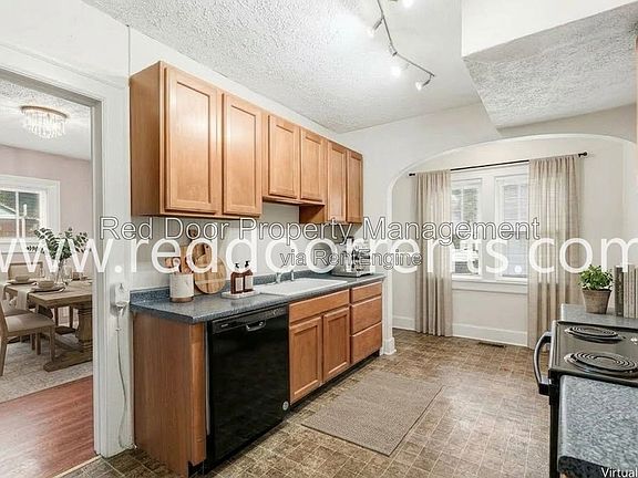 5th image of 505 E 61st St