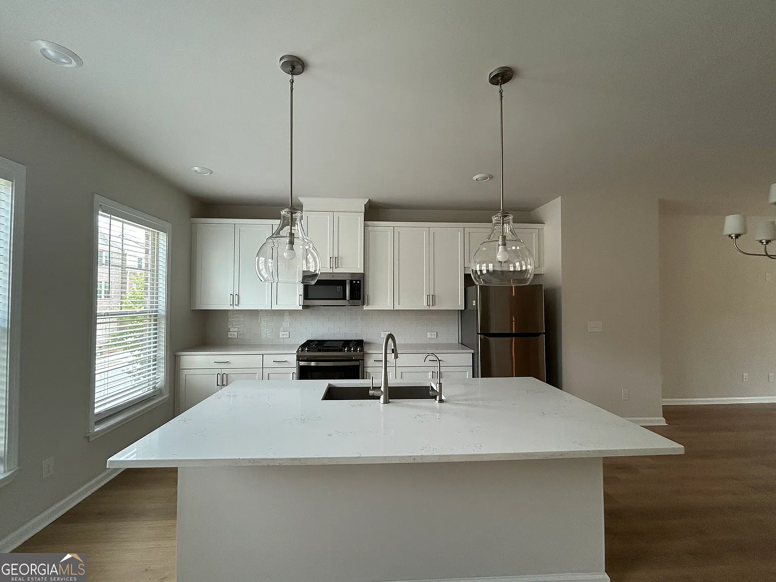 3 bed, 3.5 bath, 2019 sqft, $2,800 — Photo 3