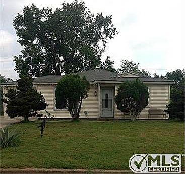 1st image of 3031 Poinsettia Dr
