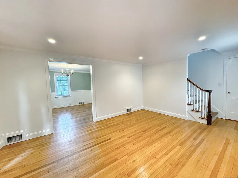 84 Sunnyridge Ave — Photo 4