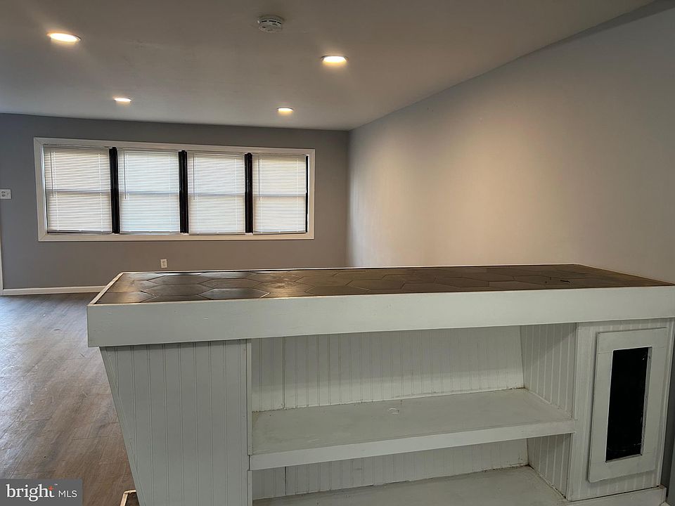 2421 Bloomsdale Rd, Levittown, PA 19057 Zillow