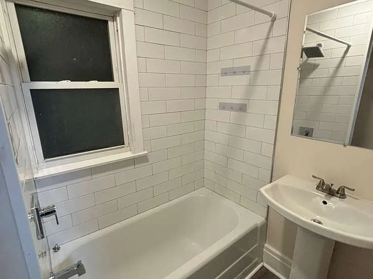 2423 Falls St #3 — Photo 3