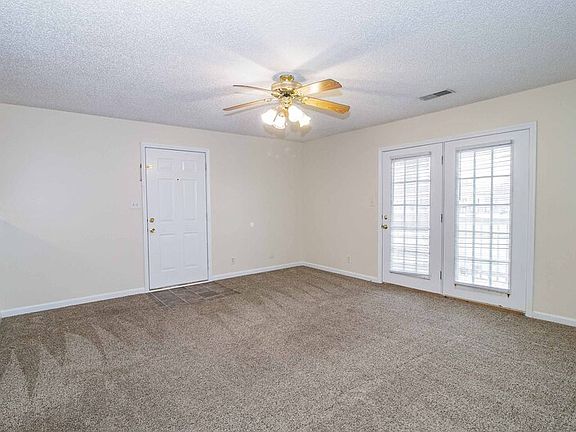 4th image of 402 E Jack Miller Blvd