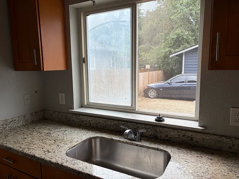 341 Elizabeth St #F — Photo 12