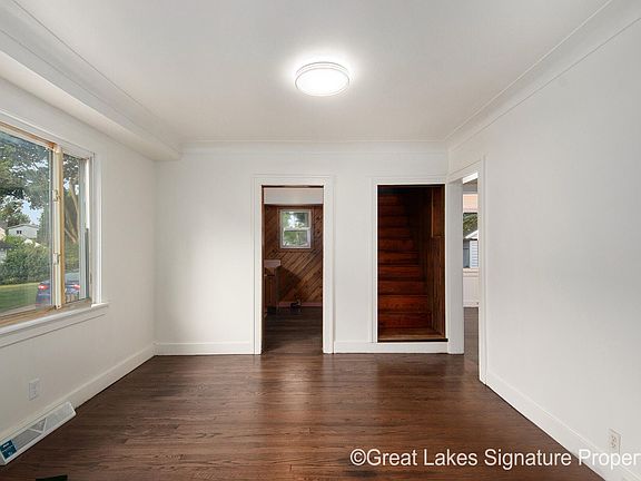 5th image of 2101 Prospect Ave NE