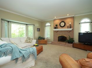 1405 Sun Tree Ct, Naperville, IL 60564