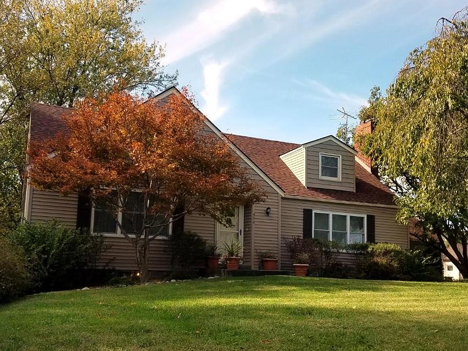 1st image of 404 Hilltop St