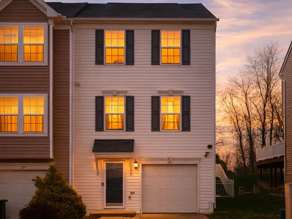 221 Birds Eye View Dr, Morgantown, WV 26501