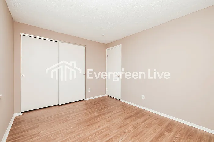 4911 Larchview Dr — Photo 11