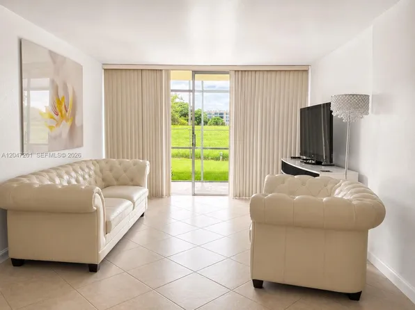 8870 Fontainebleau Blvd APT 106, Miami, FL 33172