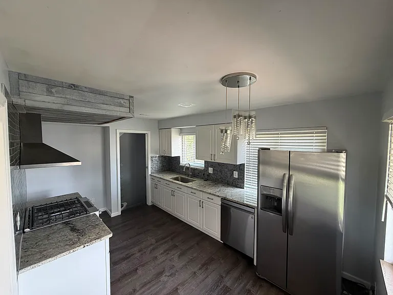 18026 Outer Dr — Photo 3