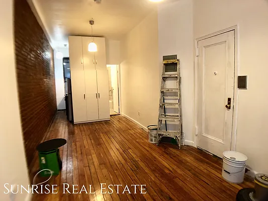 Rented by Sunrise Real Estate | media 26