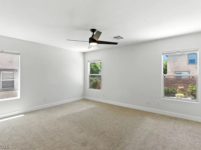 917 Lord Crewe St — Photo 14