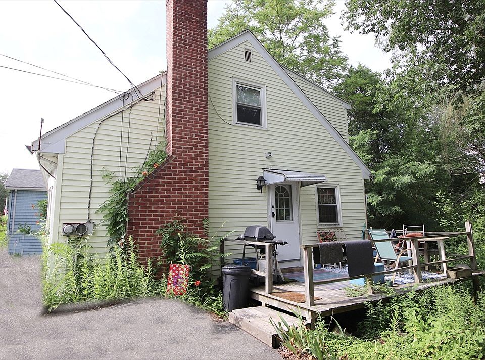2nd image of 221 Main St
