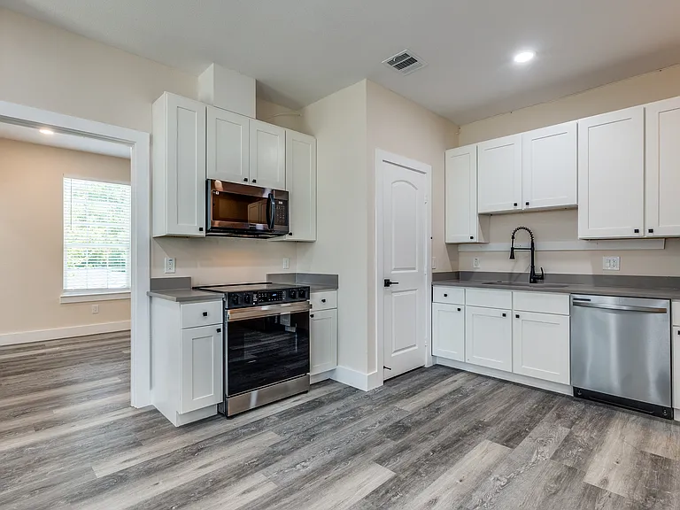 515 N Davis Dr — Photo 15