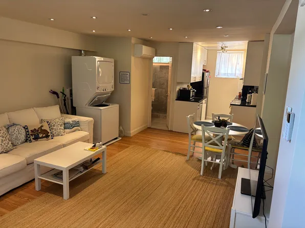 4240 39th St NW, Washington, DC