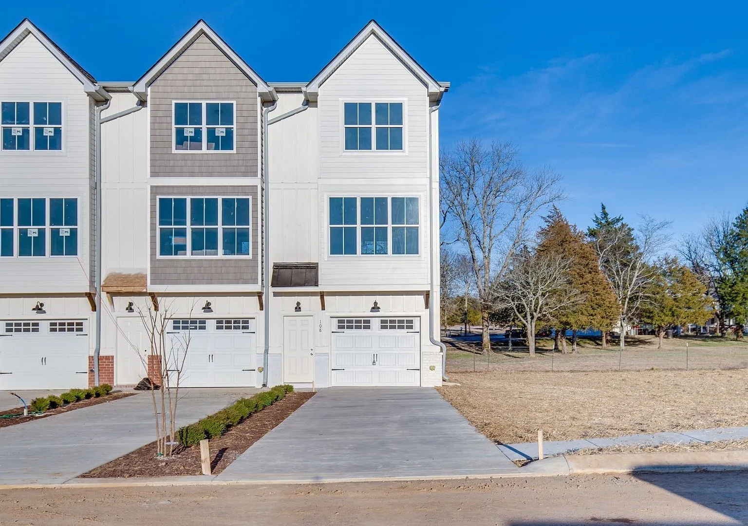 Townhome Available below $1800 per month — Photo 2