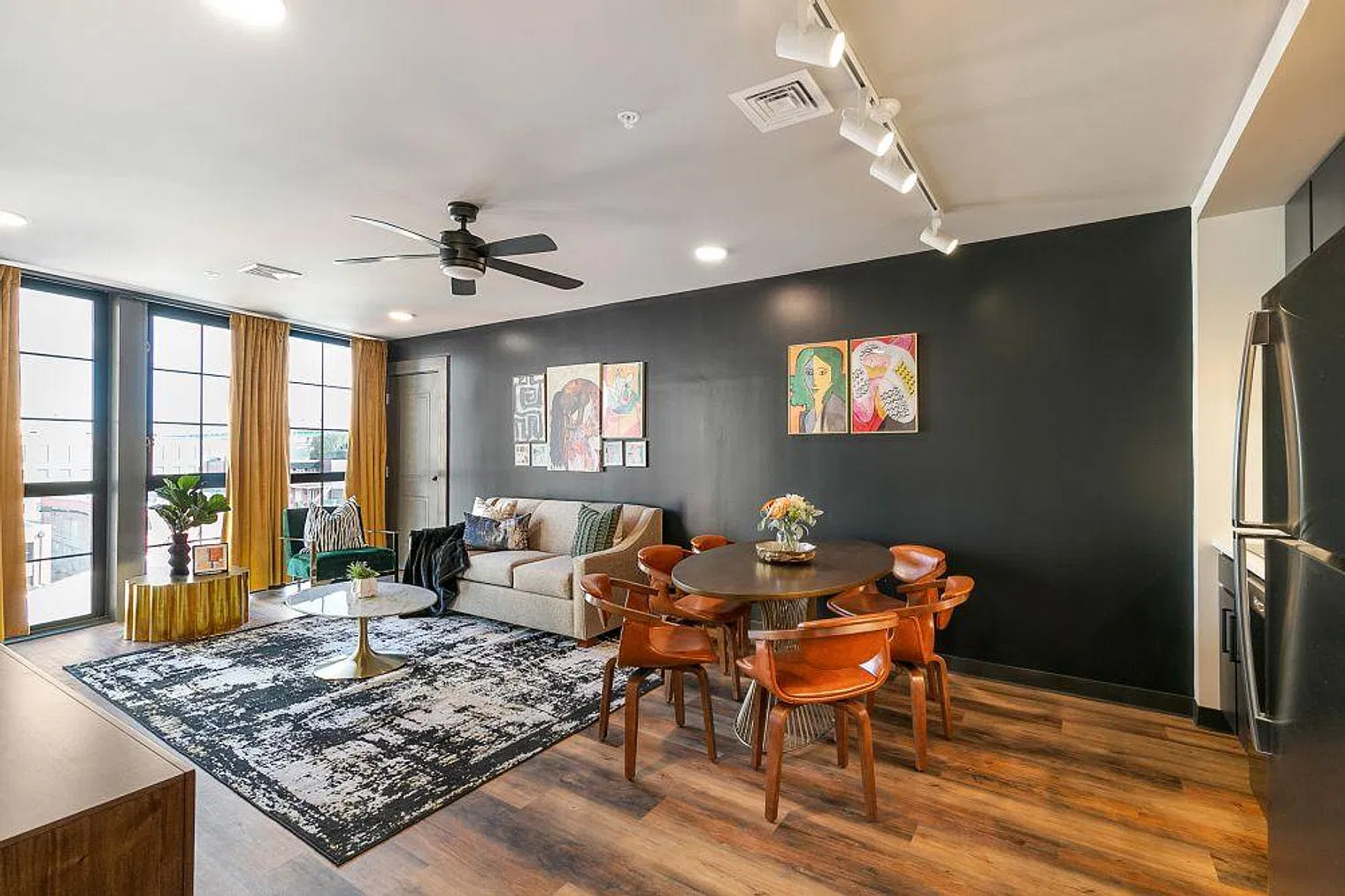 2 bed, 1.0 bath, 904 sqft, $9,184 — Photo 1
