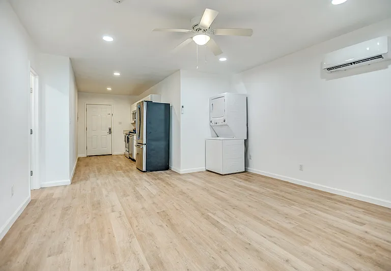 905 W Abram St #2 — Photo 6