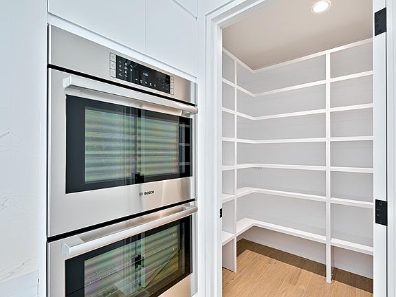 Walk-in Pantry