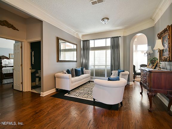 5th image of 8430 Commonwealth Ave