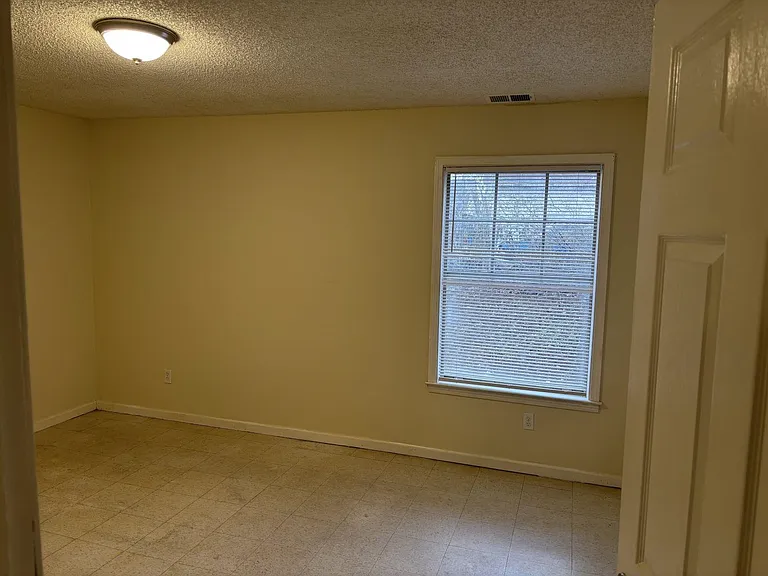 643 McWhirter Ave — Photo 7