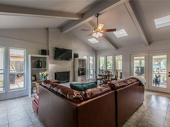 3rd image of 100 Northwood Pl
