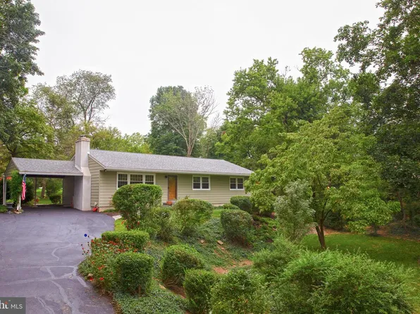 77 Sunset Dr, New Hope, PA 18938