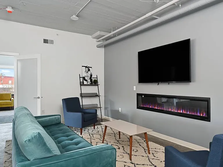 The Monarch Apartments — Photo 7