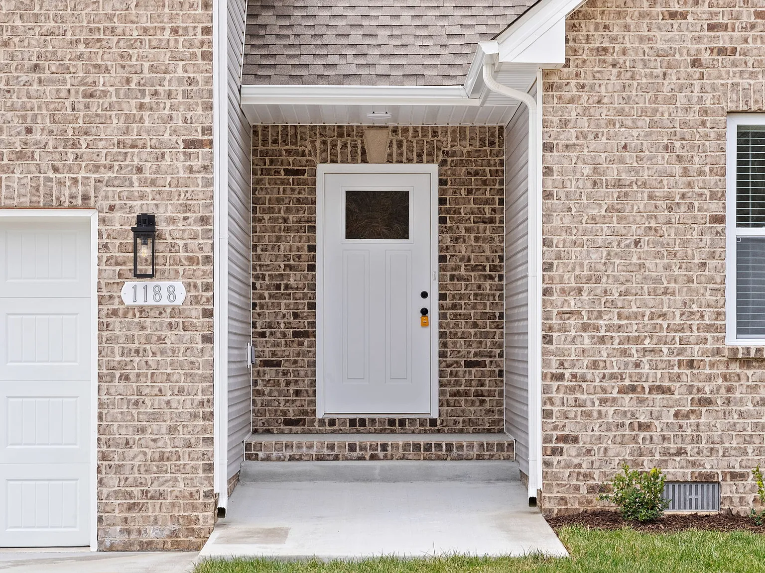 3 bed, 1900 sqft, $2,400 — Photo 3