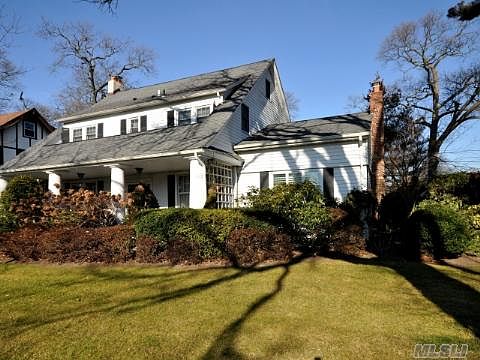2nd image of 27 De Mott Pl