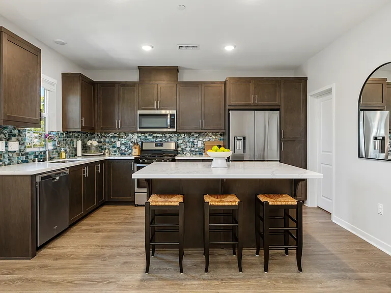 805 Blackstone Dr — Photo 6