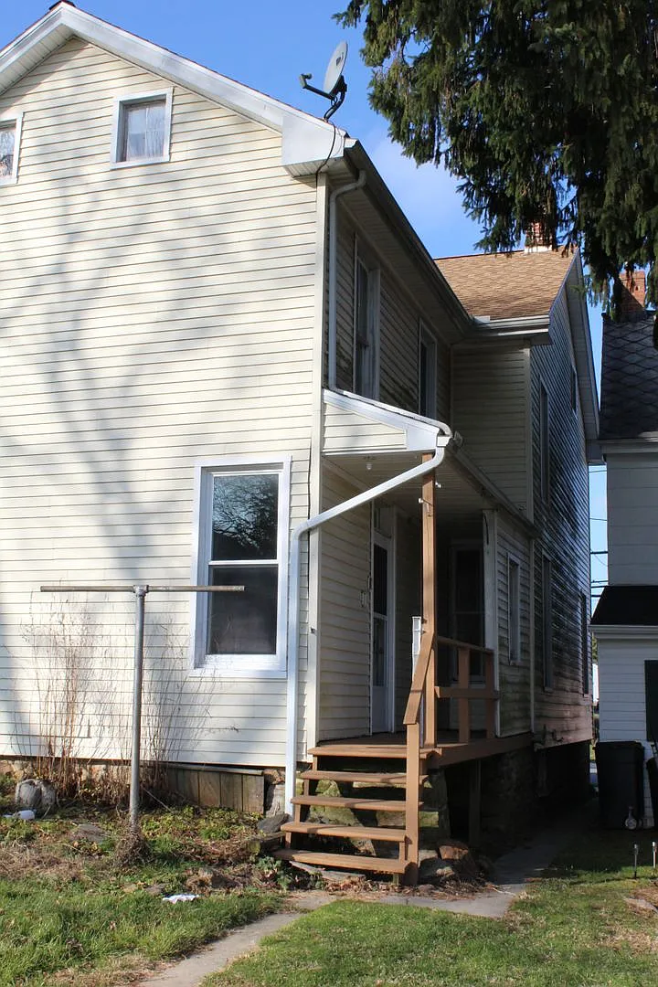 Semi Detached Home in Shrewsbury — Photo 2