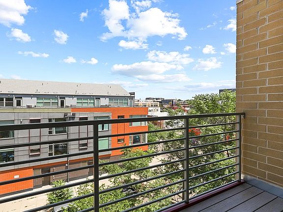 5th image of 2063 Curtis St #303