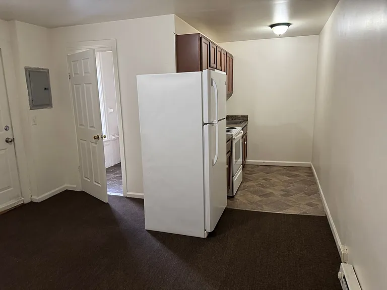 929 W Gordon St — Photo 5