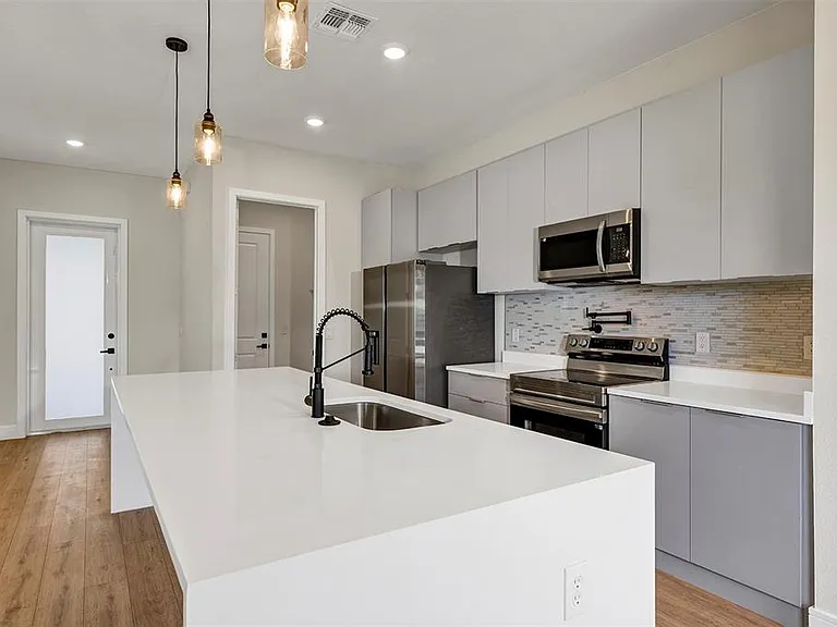 18399 Hillsborough Blvd #18399 — Photo 1