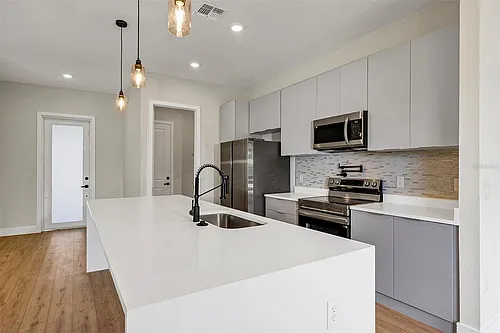 18399 Hillsborough Blvd #18399 Photo 1