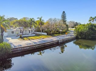 8438 Riverside Dr N, Saint Petersburg, FL 33702