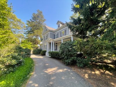 876 Beacon St APT 5, Newton, MA, 02459