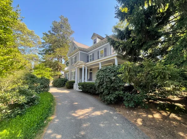 876 Beacon St APT 5, Newton, MA 02459