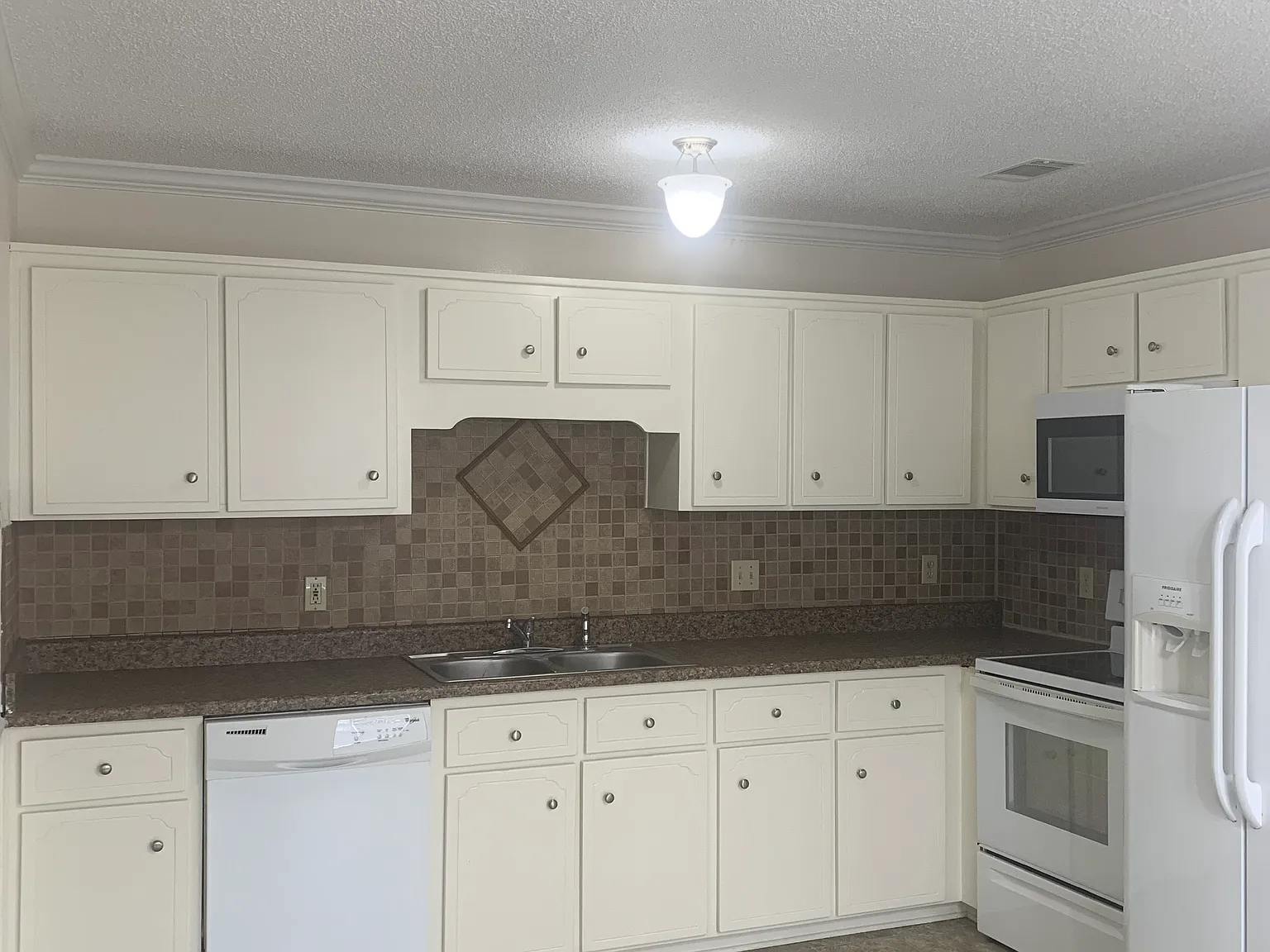 3 bed, 1142 sqft, $1,625 — Photo 4