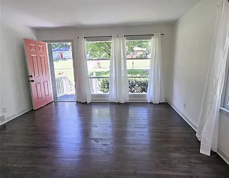 2863 Catalina Dr — Photo 2