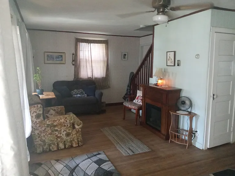 401 E Main St — Photo 11