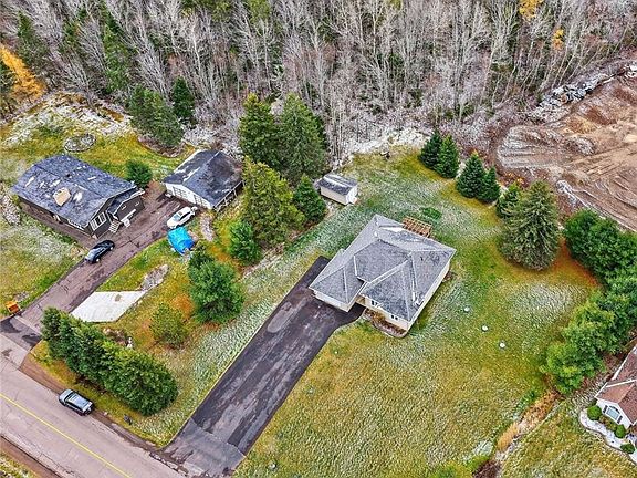 2nd image of 32 Murray Rd