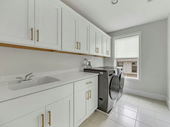 470 Victor St, Saddle Brook, NJ 07663