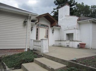 6466 N Aintree Dr, Mayfield Village, OH 44143