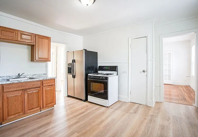 11-13 Newman St #3 — Photo 3